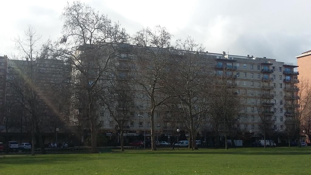 Apartamento Vuelta Del Castillo Pamplona Bagian luar foto