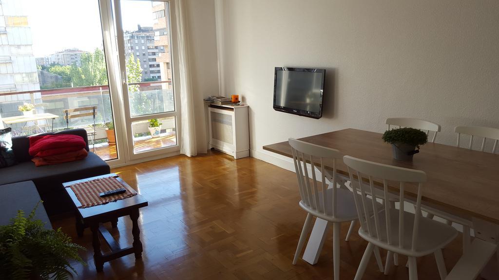 Apartamento Vuelta Del Castillo Pamplona Bagian luar foto